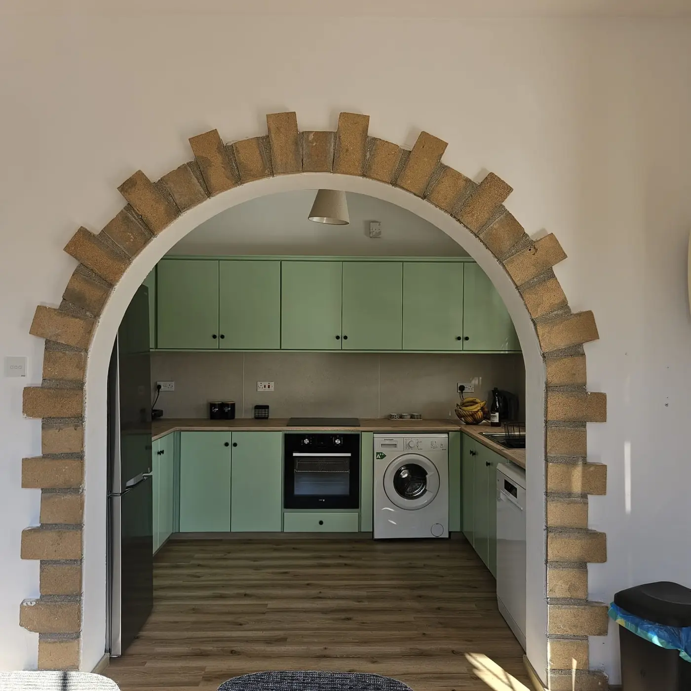 Renovated, fully equipped kitchen